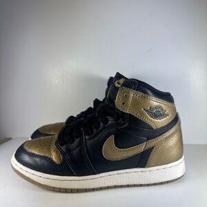 Nike Air Jordan 1 Retro High OG Black Metallic Gold Size 4Y Kid’s Sneakers